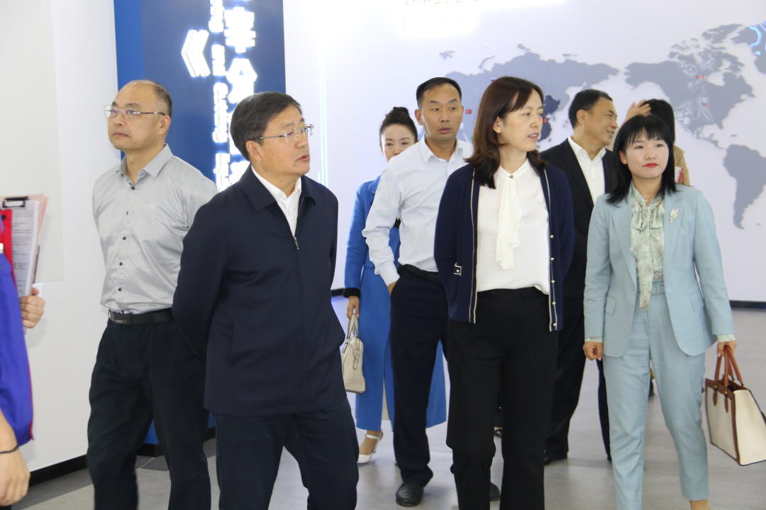 青島市科技局基礎(chǔ)研究處處長李欣一行蒞臨銳智考察指導(dǎo)市重點(diǎn)實(shí)驗(yàn)室建設(shè)工作